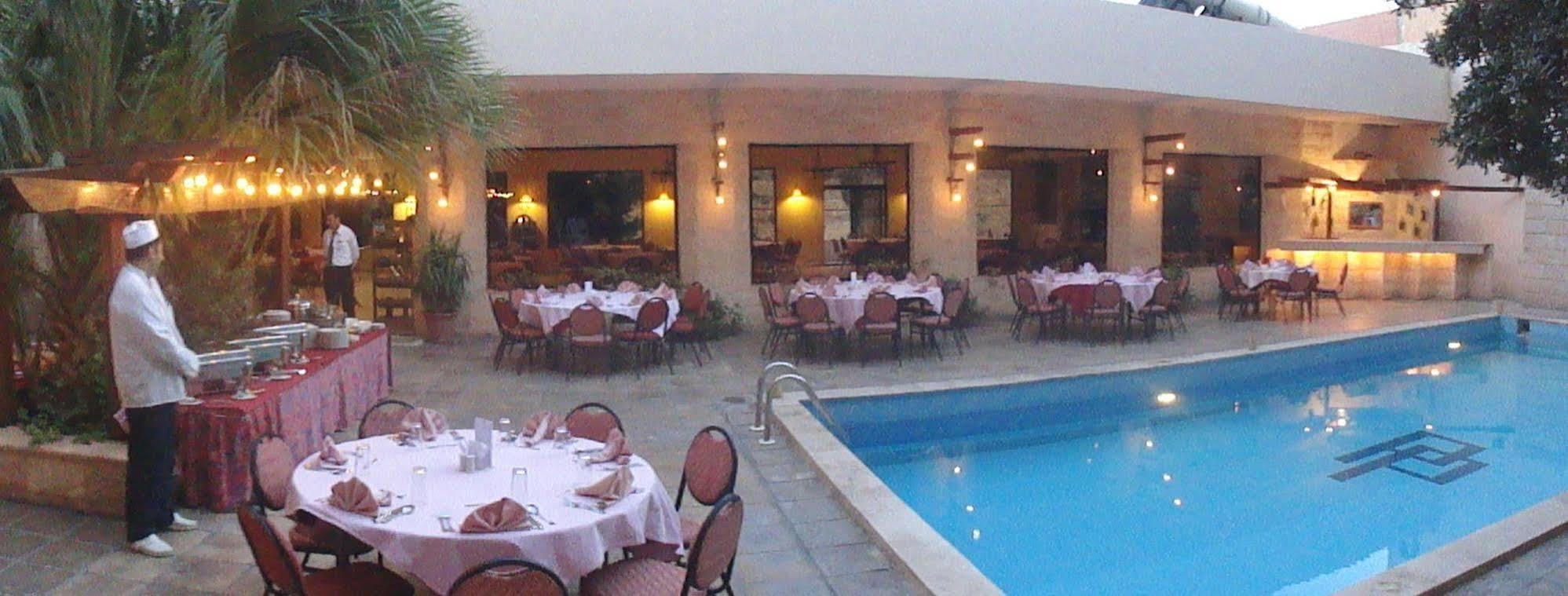 Petra Palace Hotel Вади Муса Экстерьер фото
