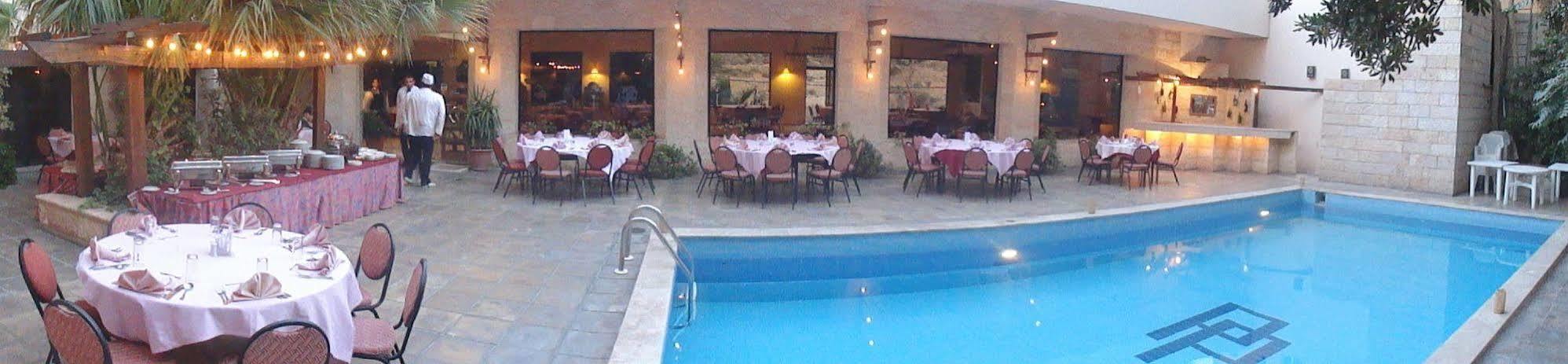 Petra Palace Hotel Вади Муса Экстерьер фото